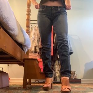 American Eagle dark wash skinny jeans